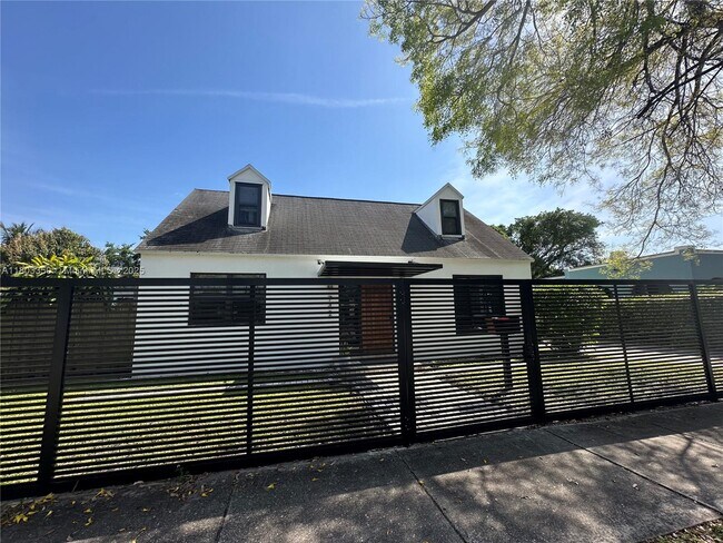 742 NW 50th St in Miami, FL - Building Photo - Building Photo