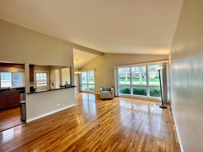 1243 S Mitchell Ave in Arlington Heights, IL - Building Photo - Building Photo