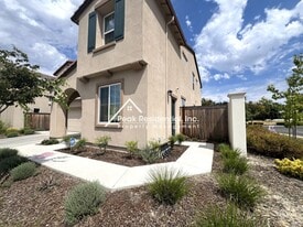 599 Lost River Ln in West Sacramento, CA - Building Photo