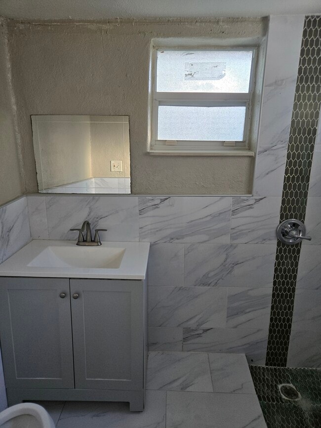 15820 NW 39th Ct in Opa Locka, FL - Building Photo - Building Photo