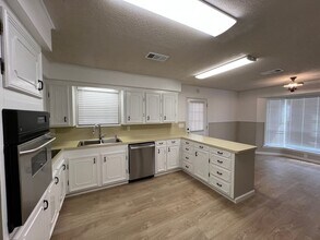 9240-9250 Lockhart Rd in Denham Springs, LA - Building Photo - Building Photo