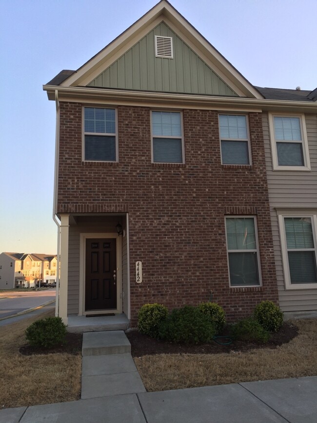 property at 4442 Hillsgrove Rd