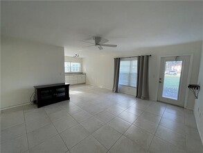 93 Spring Lake Dr, Unit 106 in Vero Beach, FL - Building Photo - Building Photo