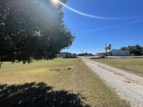 229 Private Rd 2386 in Alvord, TX - Building Photo - Building Photo