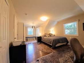 9605 Singleton Dr in Bethesda, MD - Building Photo - Building Photo