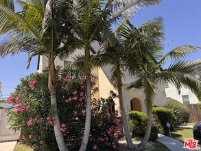 1325 S Rimpau Blvd in Los Angeles, CA - Building Photo - Building Photo