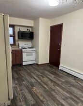 4 Chestnut St in Rutherford, NJ - Building Photo - Building Photo