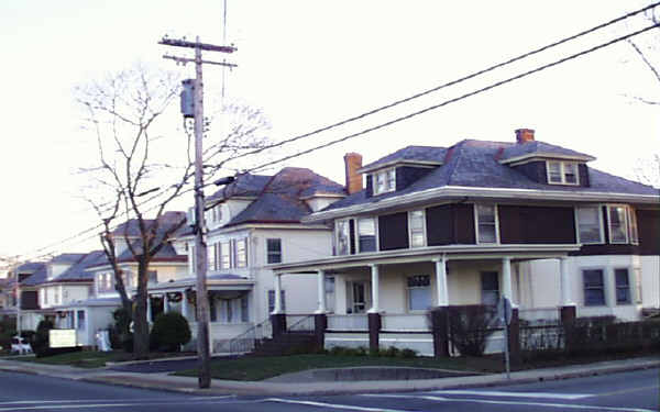 699 Laurel Pl in North Brunswick, NJ - Building Photo