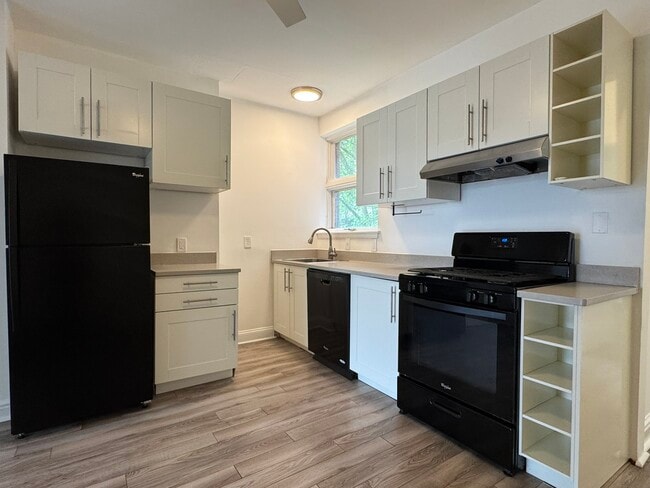 5474 Black St, Unit Apartment 1 in Pittsburgh, PA - Building Photo - Building Photo