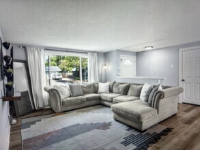 374 Carthage Ave in Eugene, OR - Building Photo - Building Photo