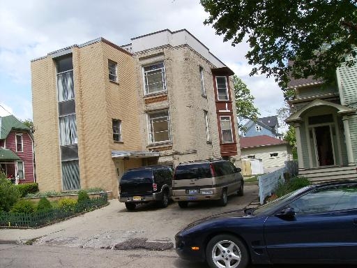 121-123 Hinsdell Pl in Elgin, IL - Building Photo