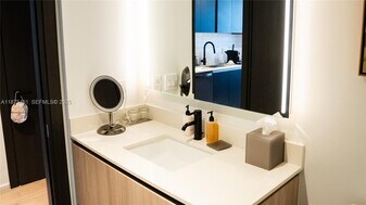 398 NE 5th St in Miami, FL - Building Photo