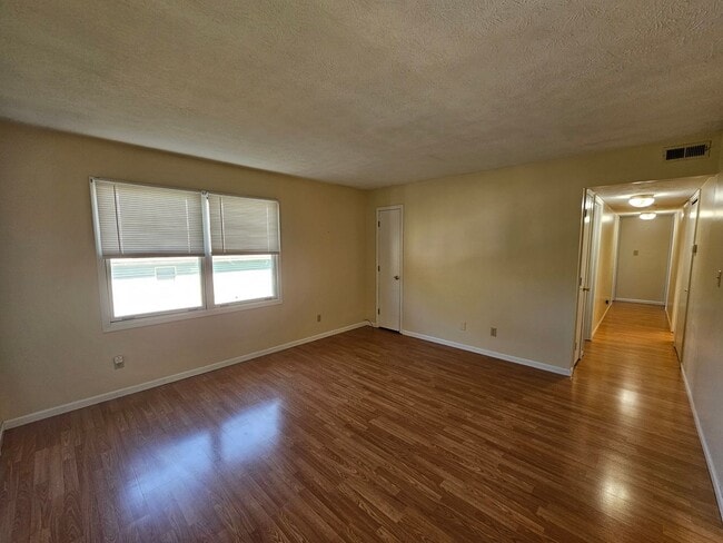 2865 University Ave in Morgantown, WV - Foto de edificio - Building Photo