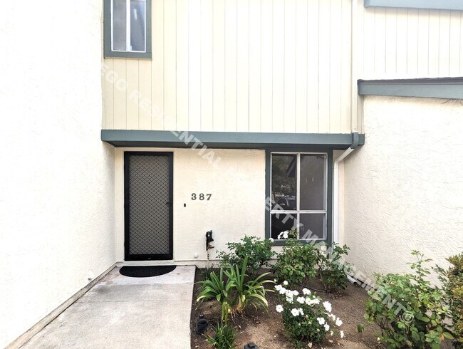 387 Roundtree Glen in Escondido, CA - Building Photo - Building Photo
