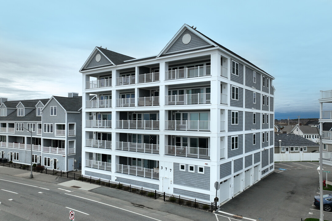 377 Ocean Blvd in Hampton, NH - Building Photo