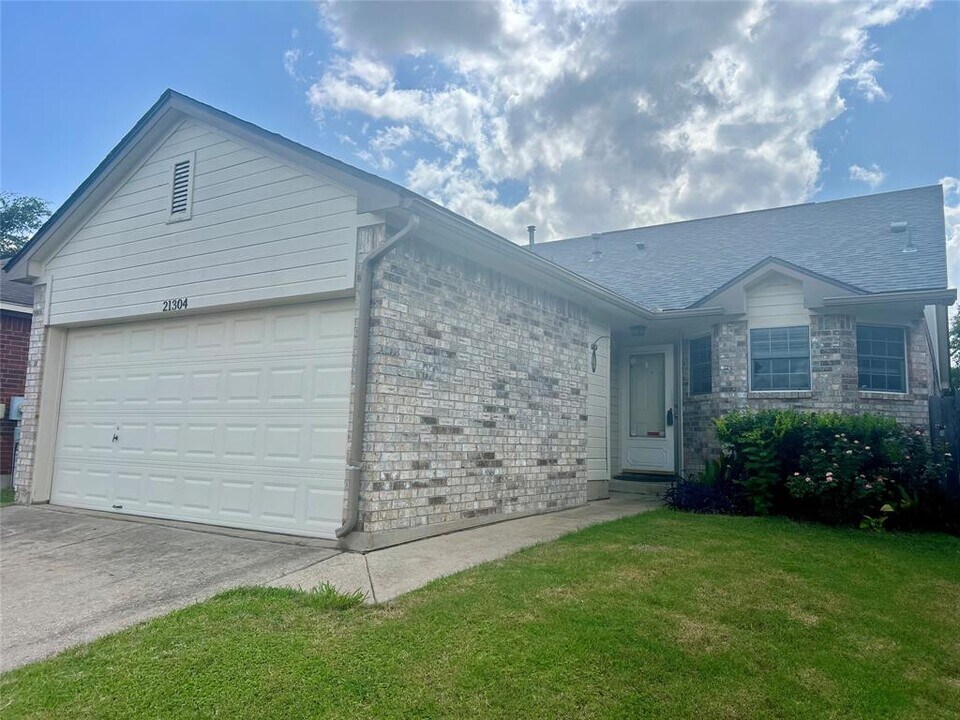 21304 Secretariat Ridge Ln in Pflugerville, TX - Building Photo