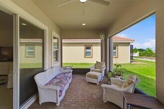 7070 Indus Valley Cir in Parrish, FL - Foto de edificio - Building Photo