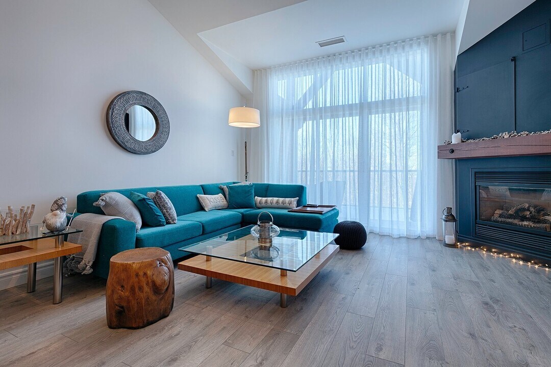 180 Rue du Cercle des Cantons in Bromont, QC - Building Photo