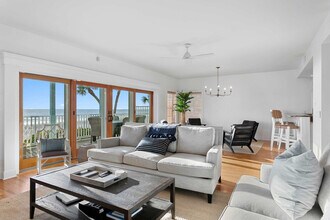 20060 Gulf Blvd in Indian Shores, FL - Building Photo - Building Photo