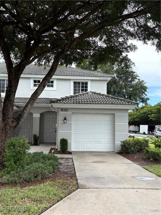 10101 Poppy Hill Dr in Ft. Myers, FL - Building Photo