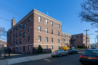 Bridgeport Gardens in Bridgeport, CT - Building Photo - Building Photo