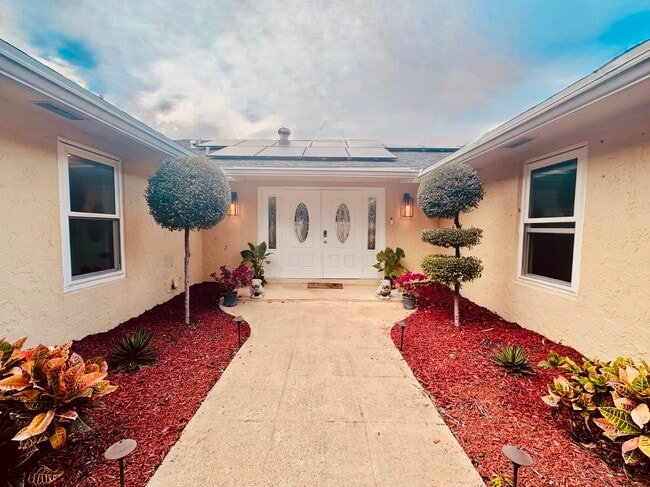 4540 Mathis St in Lake Worth Beach, FL - Foto de edificio - Building Photo