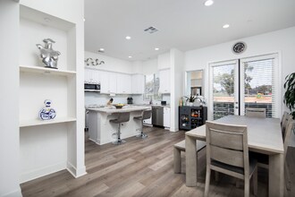 1134 Sea Glass Way in Oceanside, CA - Foto de edificio - Building Photo