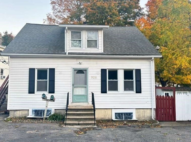 926 Waverly St in Framingham, MA - Building Photo