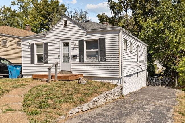 7157 Garesche Ave in Jennings, MO - Building Photo - Building Photo