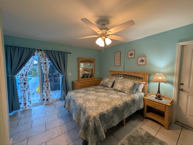 7271 Holiday Dr in Spring Hill, FL - Building Photo - Building Photo