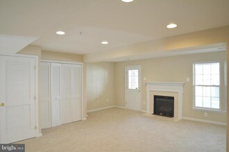 7106 Fox Harbor Way in Elkridge, MD - Building Photo - Building Photo