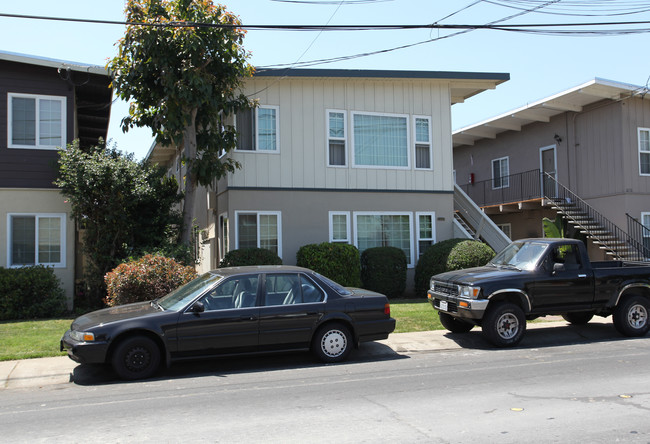 1100 Elmer St in Belmont, CA - Building Photo - Building Photo