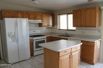 5613 Wadsworth Ave in El Paso, TX - Building Photo - Building Photo