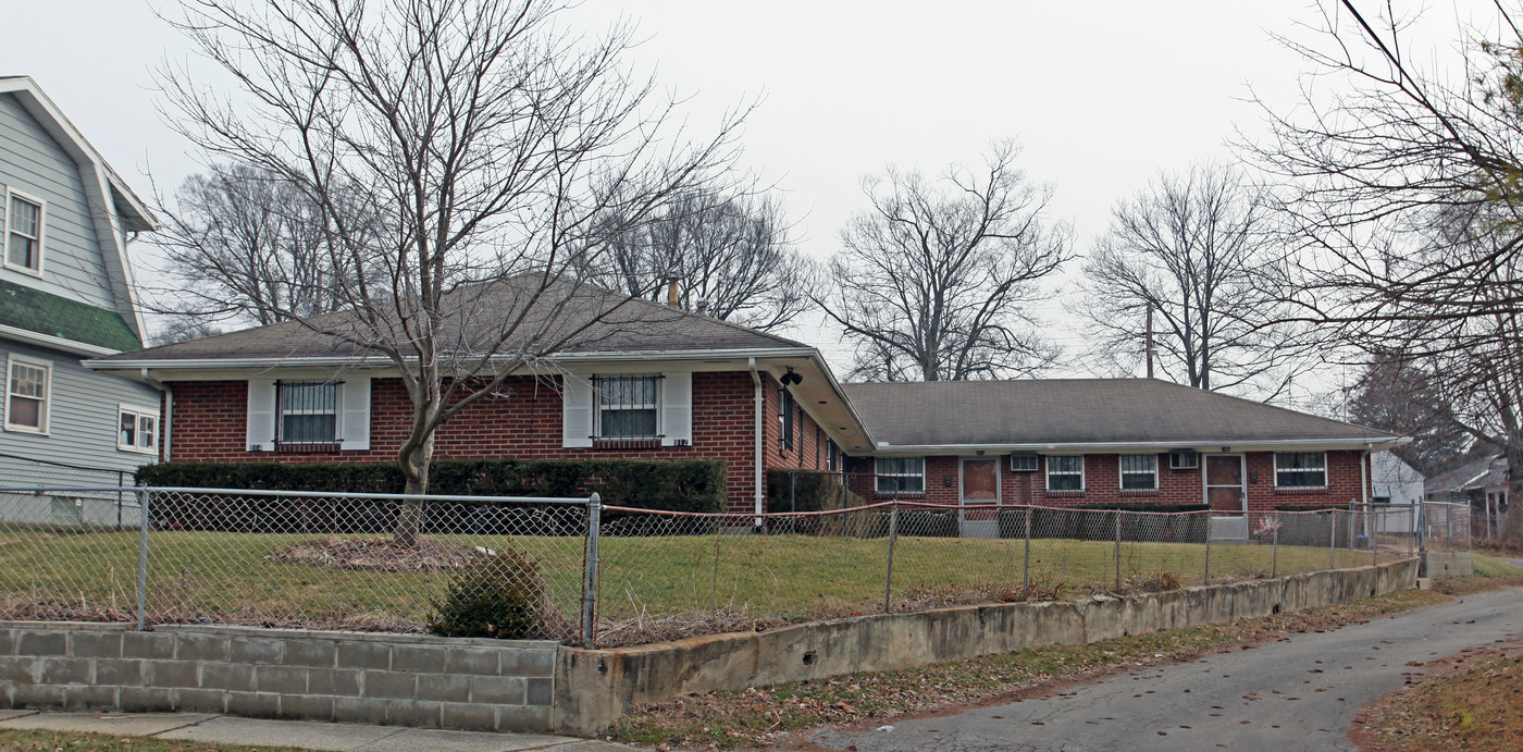 912 Everett Dr in Dayton, OH - Building Photo