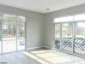 271 Millburn Ave, Unit 2D in Millburn, NJ - Building Photo - Building Photo