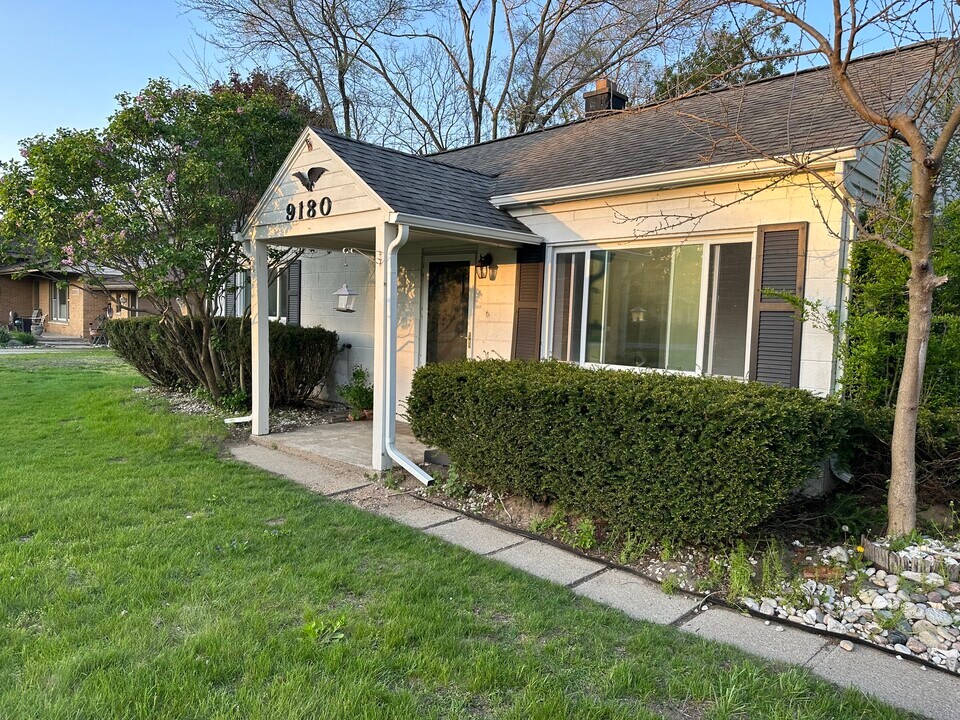 9180 N Lilley Rd, Unit Apt B in Plymouth, MI - Building Photo