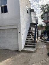 1526 E Wilson Ave, Unit Studio Apartment in Glendale, CA - Foto de edificio - Building Photo