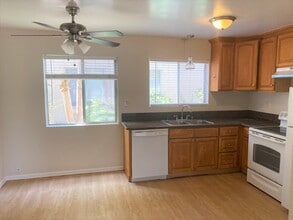 973 Mission Dr, Unit 1 in Costa Mesa, CA - Building Photo - Building Photo