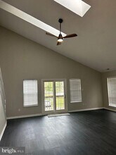 318 Whittier Ct in Washington Township, NJ - Building Photo - Building Photo