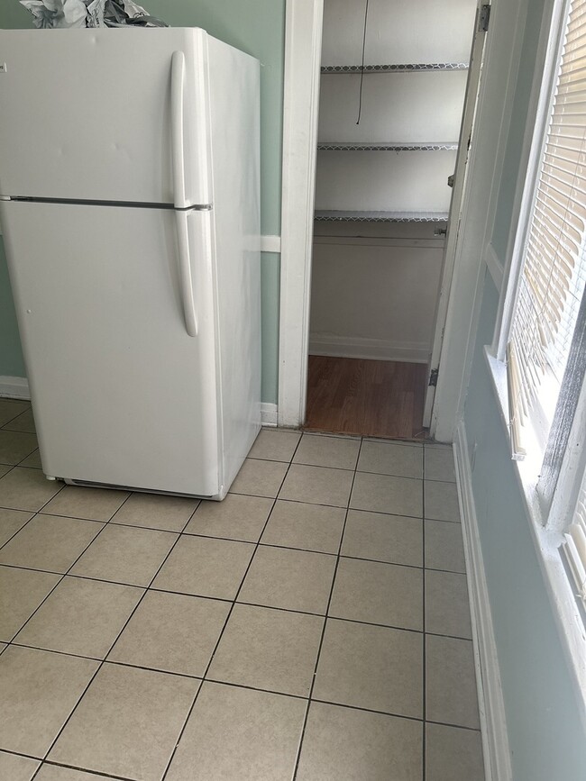 8353 S Brandon Ave in Chicago, IL - Building Photo - Building Photo