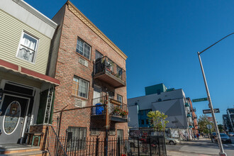 273 Evergreen Ave in Brooklyn, NY - Foto de edificio - Building Photo