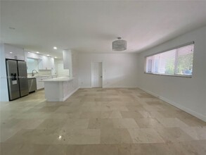 19330 NE 18th Pl in Miami, FL - Building Photo - Building Photo