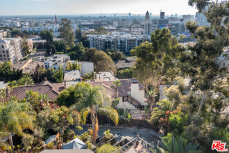 6689 Emmet Terrace in Los Angeles, CA - Building Photo - Building Photo