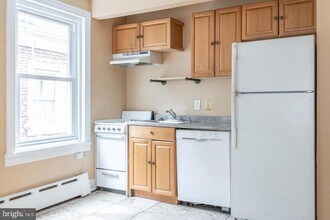 2032 Chestnut St in Philadelphia, PA - Building Photo - Building Photo