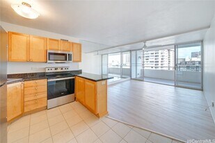 430 Kaiolu St, Unit 1010 in Honolulu, HI - Building Photo