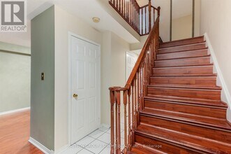 5230 Glen Erin Dr in Mississauga, ON - Building Photo - Building Photo