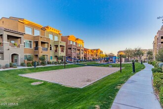 240 W Juniper Ave in Gilbert, AZ - Foto de edificio - Building Photo