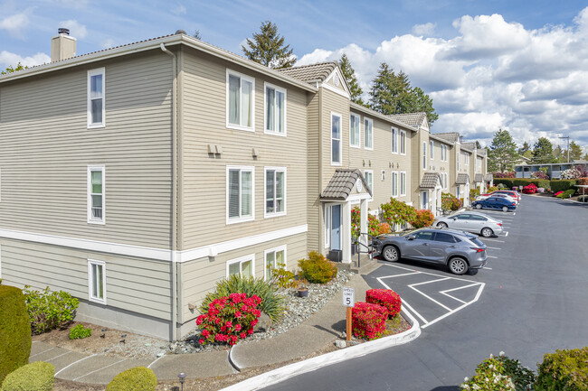 Narrows East Condominiums in Tacoma, WA - Building Photo - Building Photo