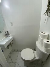 244 S 11th St, Unit B in Philadelphia, PA - Building Photo - Building Photo