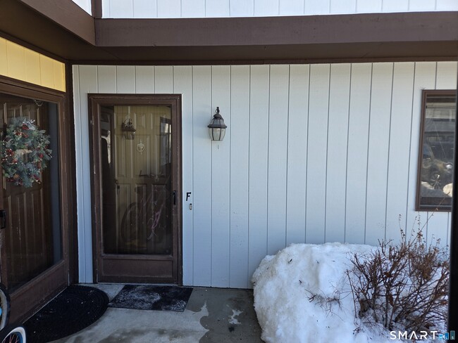 property at 27 Crows Nest Ln